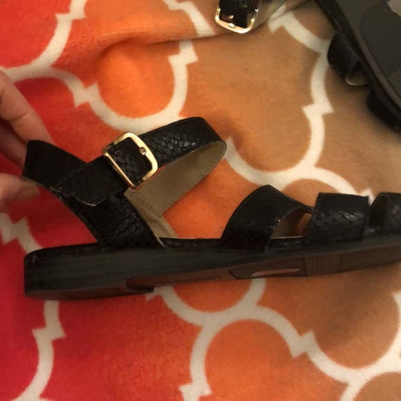 2/$30 Euc naturalizer sandals - Picture 3 of 4